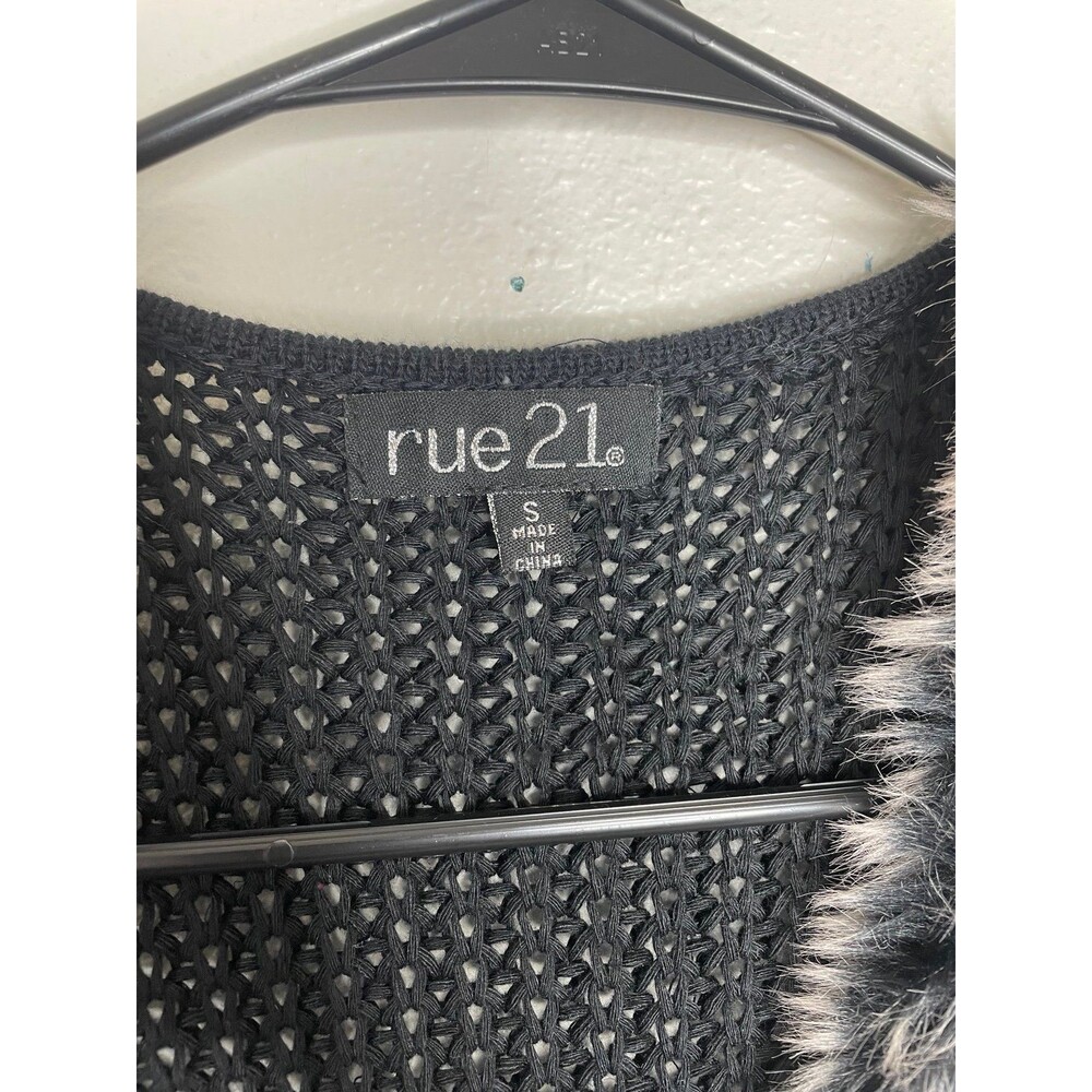 rue21 Faux Fur Vest Womens Small Gray Sleeveless Open Front Cozy Layer - Picture 4 of 6